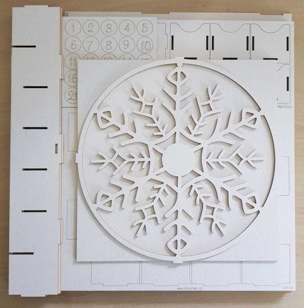 Scrapiniec DIY Advent Calendar with Snowflake