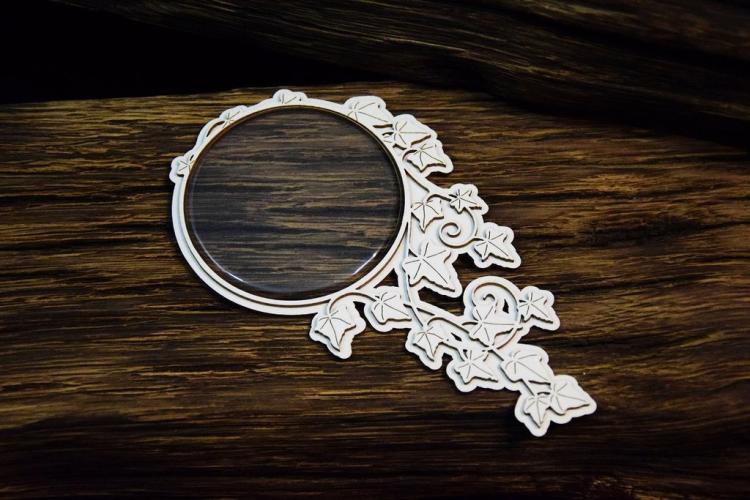 SnipArt Shaker Box Wandering Ivy Round Frame